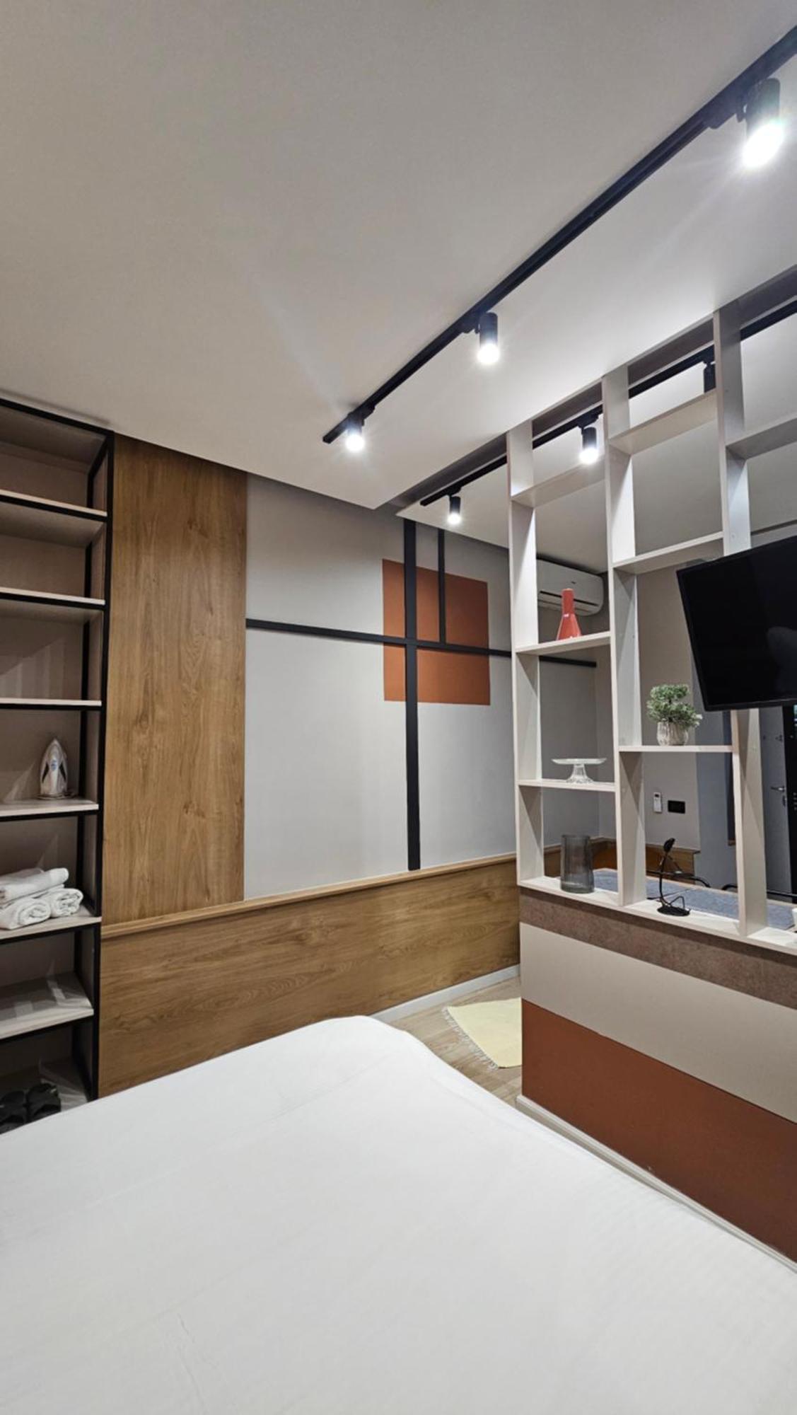 Tam Serviced Studio Apartment Myslym Shyri No2 Tirana Bagian luar foto