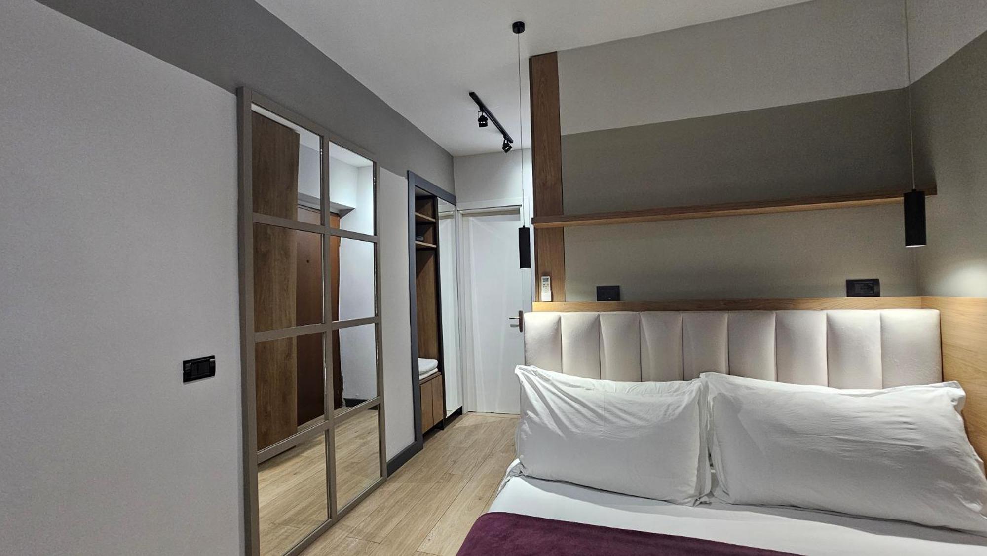 Tam Serviced Studio Apartment Myslym Shyri No2 Tirana Bagian luar foto