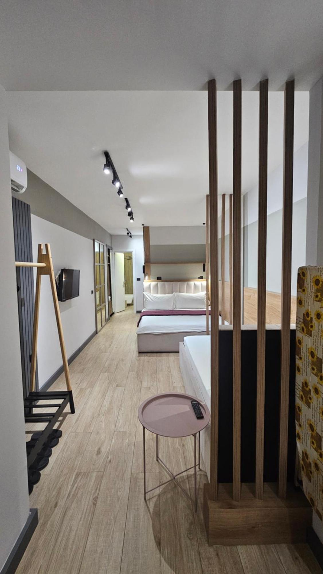 Tam Serviced Studio Apartment Myslym Shyri No2 Tirana Bagian luar foto